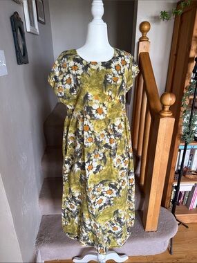 Floral Daisy Maxi Dress in Olive Green and White
